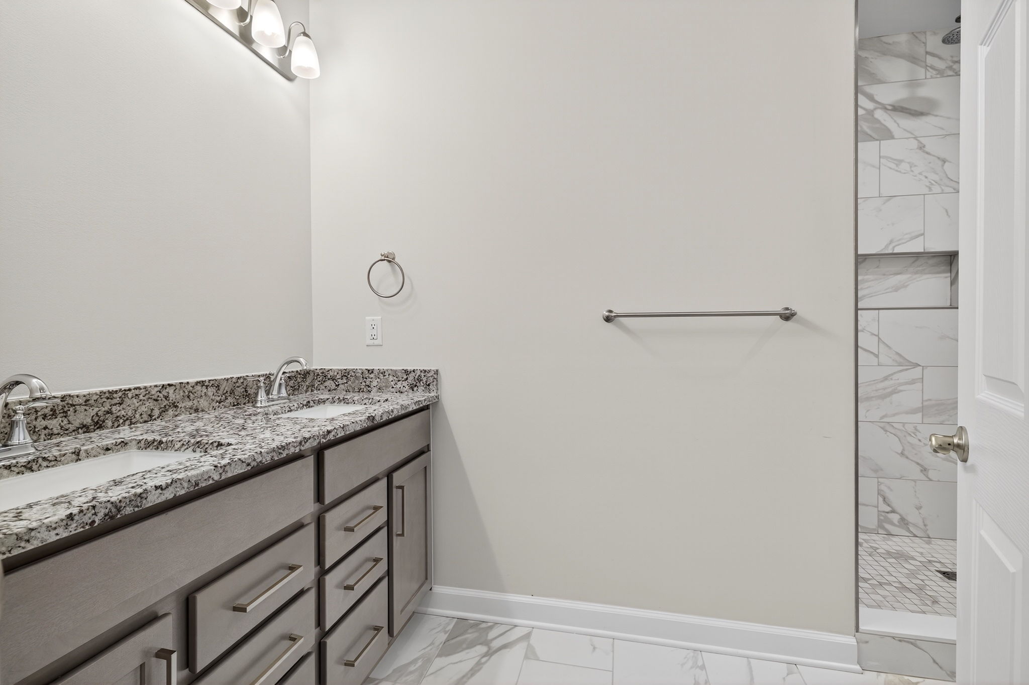 11-web-or-mls-3002Plymouthpl011