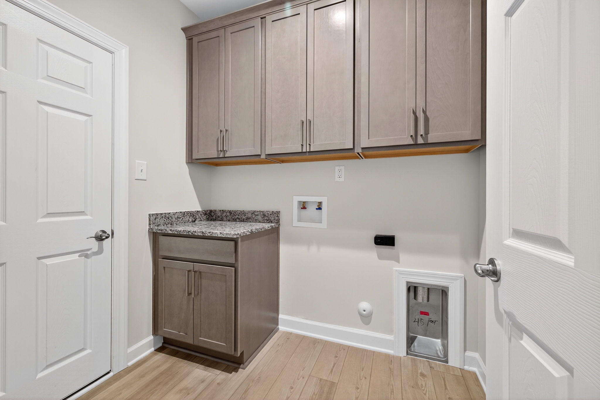 17-web-or-mls-3002Plymouthpl017