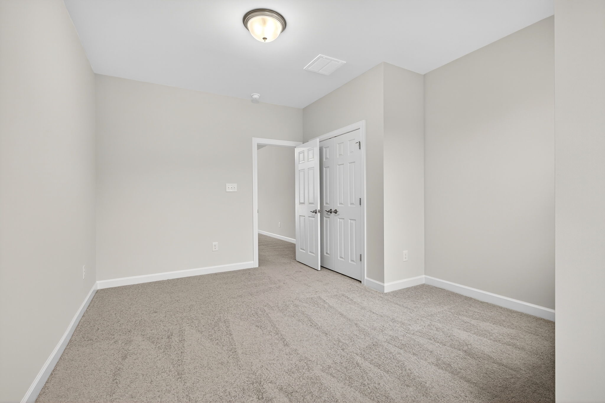 24-web-or-mls-3002Plymouthpl024