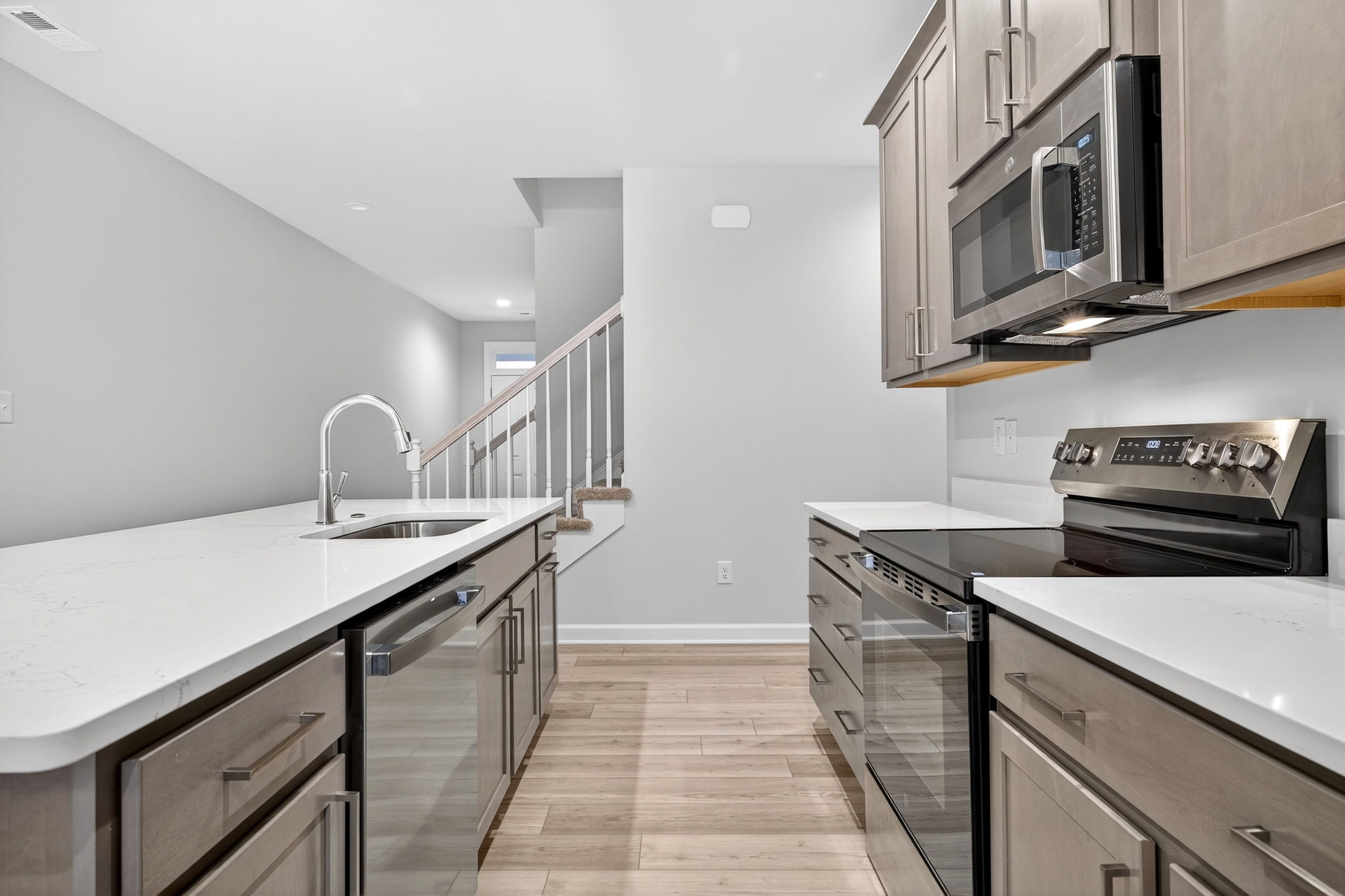 5-web-or-mls-3002Plymouthpl005